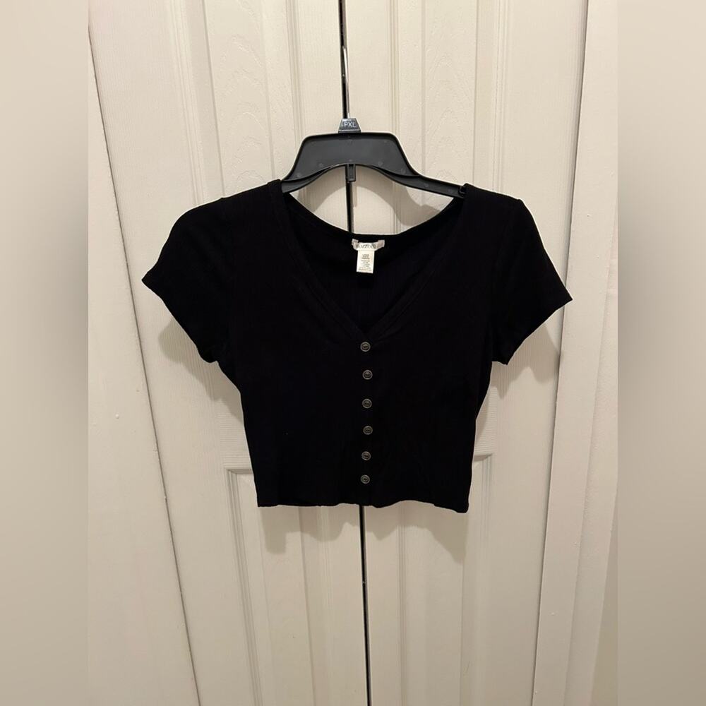 Bozollo ribbed crop top with buttons like new!